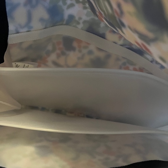 Thirty-One Essential Organizer Portfolio - Spring Floral NIP - Picture 2 of 3